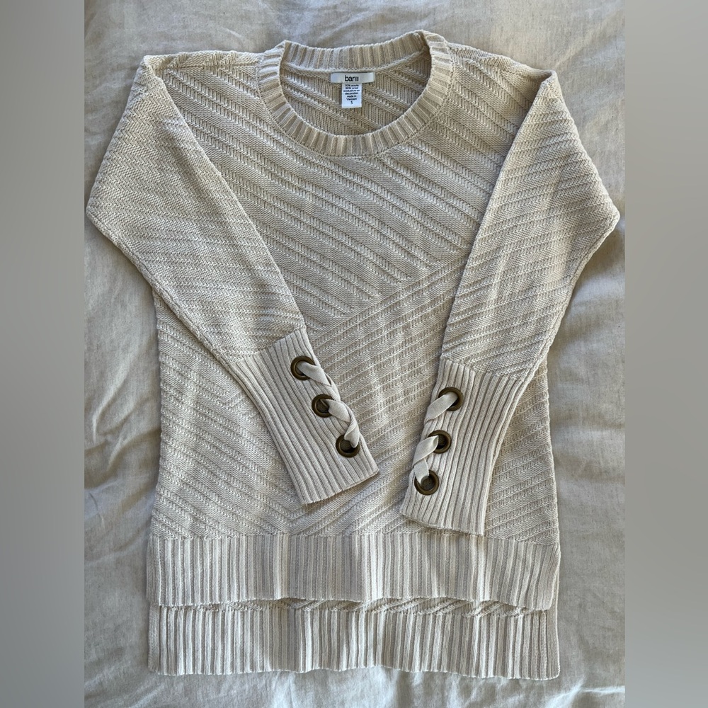 New without tags Bar III Women’s Ivory Sweater with sleeve detail SMALL